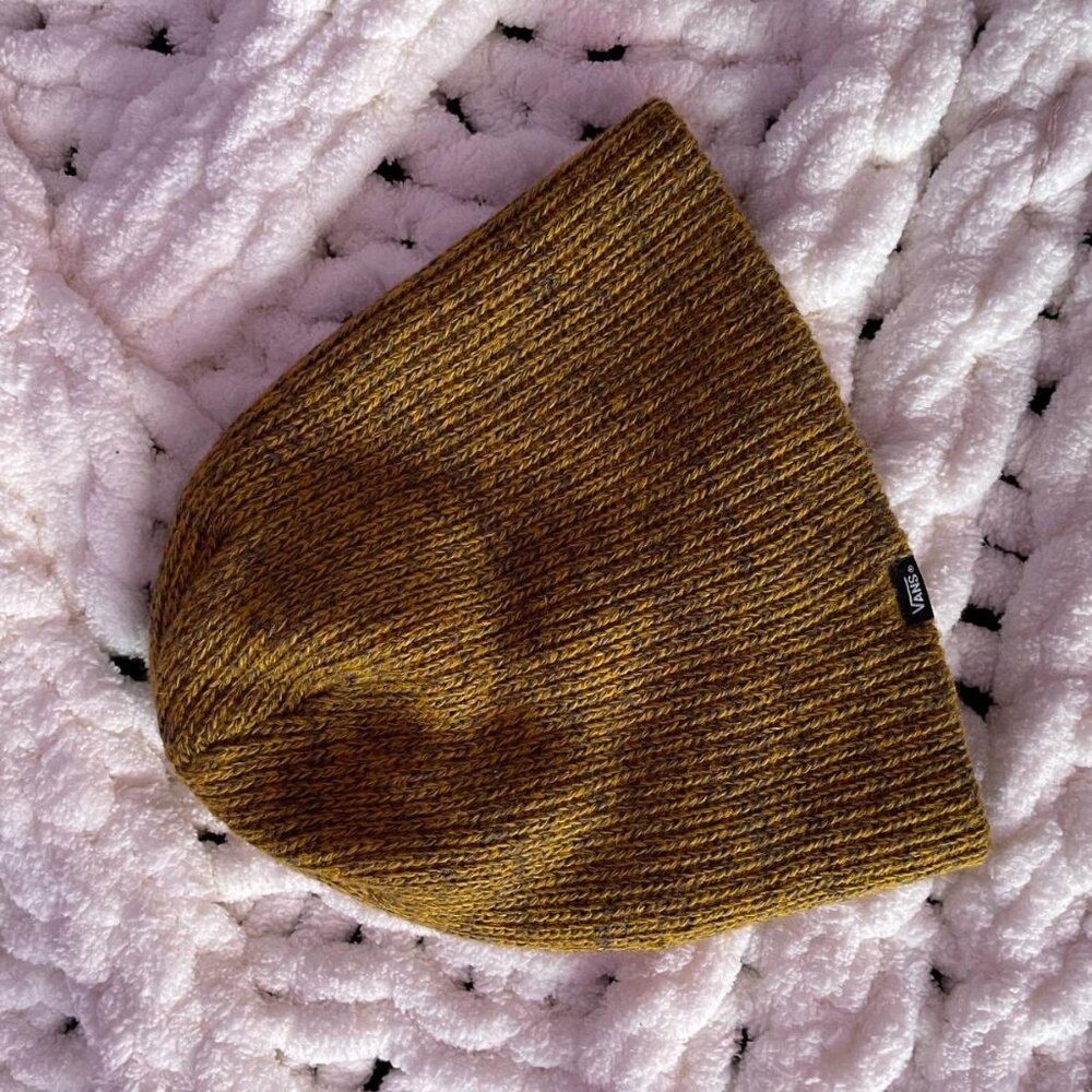 yellow Vans beanie ❤️‍🔥💛❤️‍🔥 super soft and fitting for all sizes